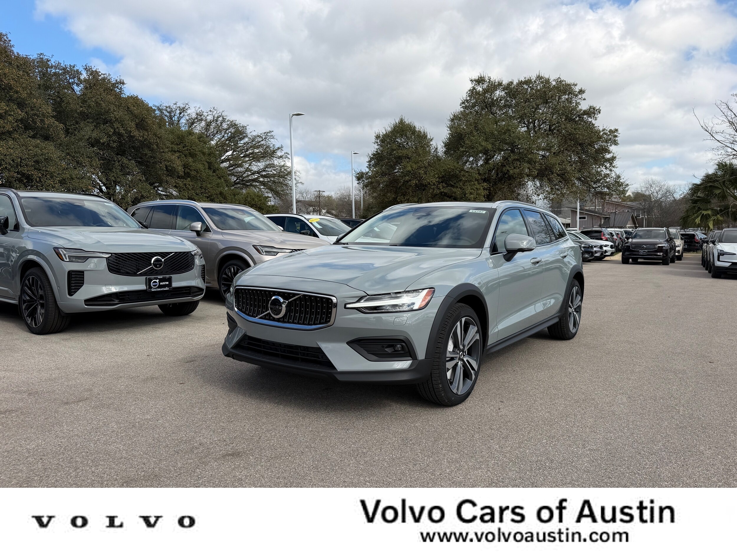 2026 Volvo V60 Cross Country B5 Plus AWD's photo