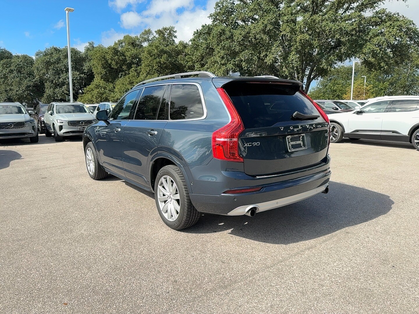 2018 Volvo XC90 T5 Momentum photo 4