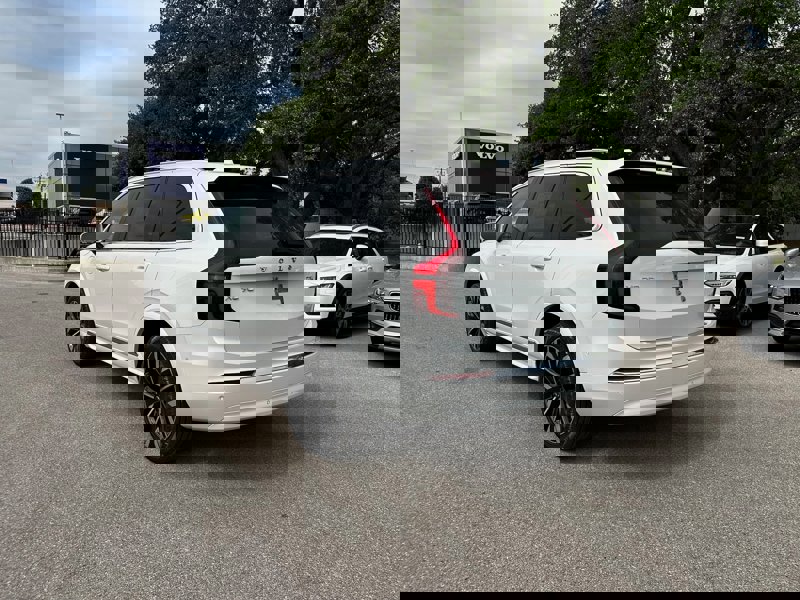 2025 Volvo XC90 Plus T8 photo 4