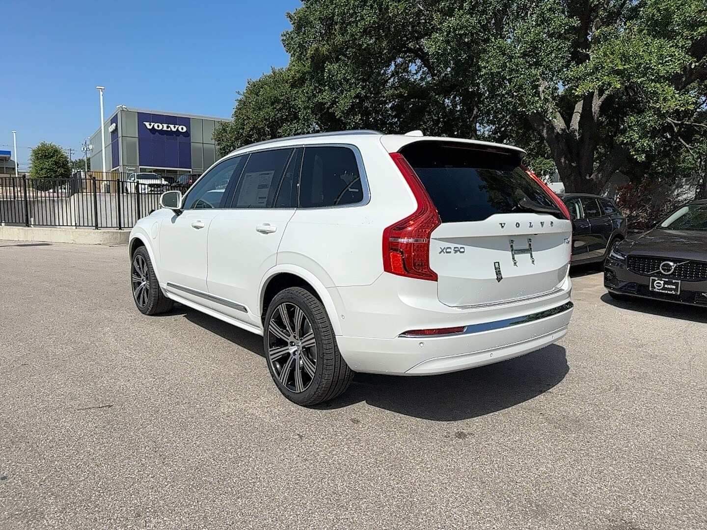 2025 Volvo XC90 Plus T8 photo 3