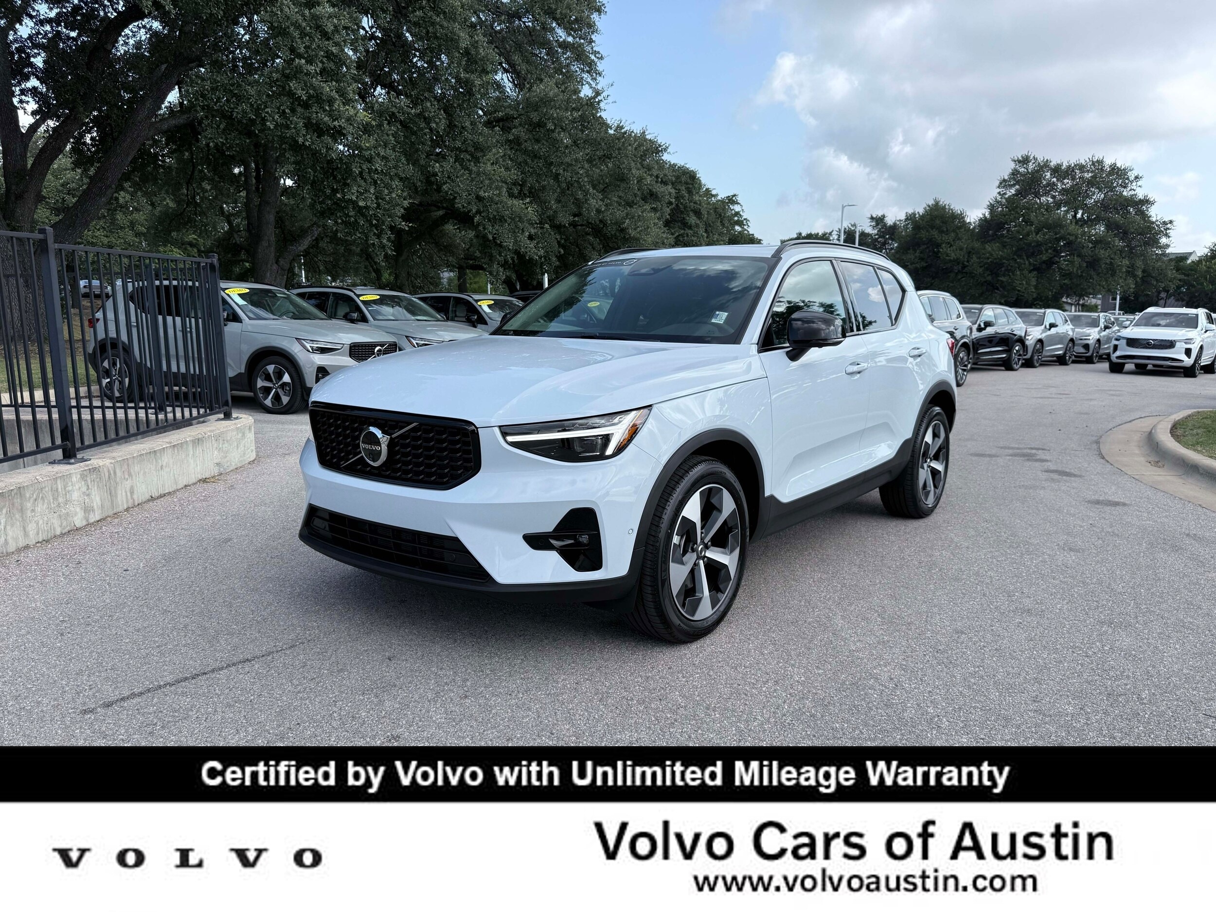 2026 Volvo XC40 B5 Plus Dark AWD's photo