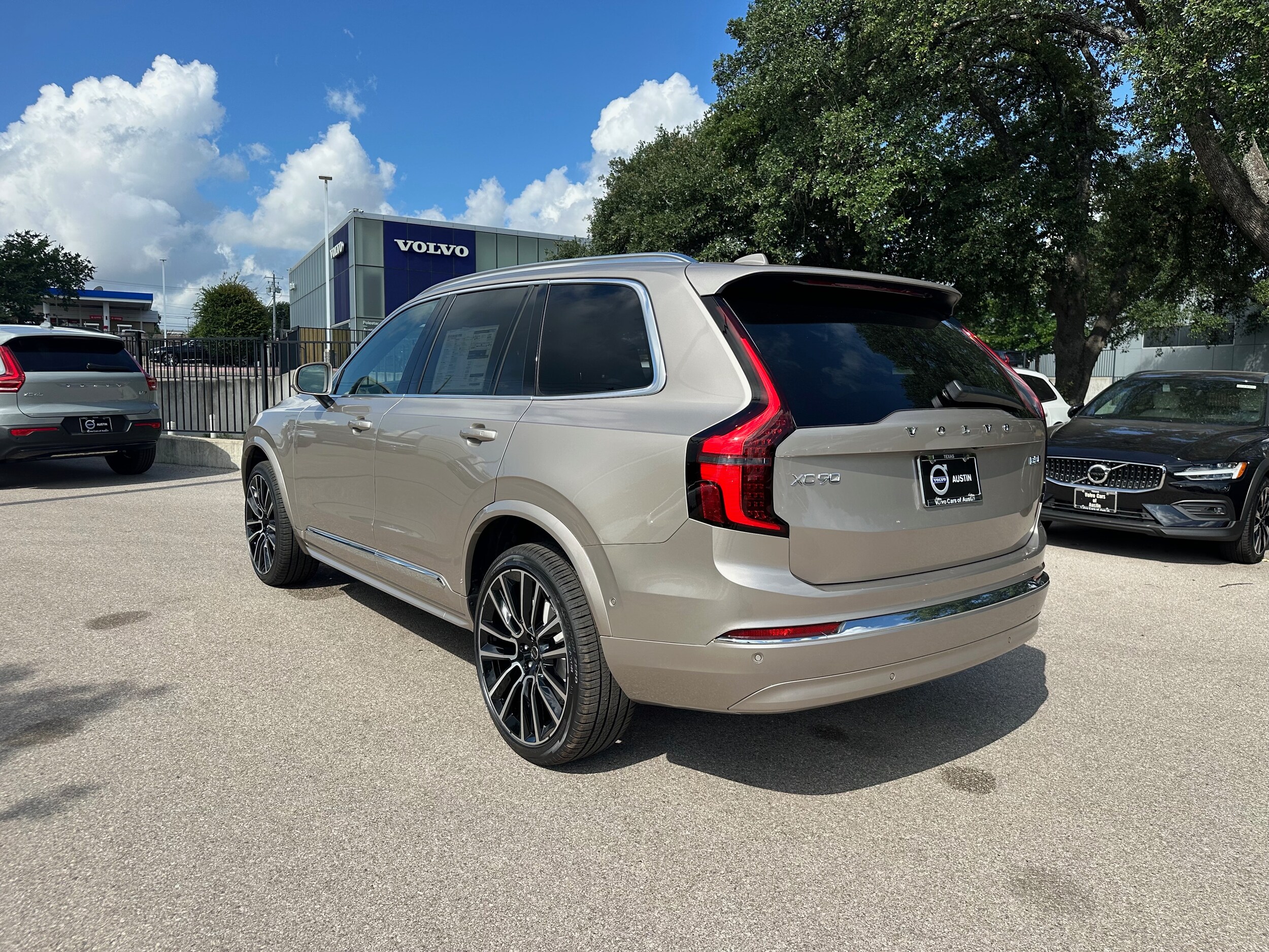 2026 Volvo XC90 B5 Plus photo 2