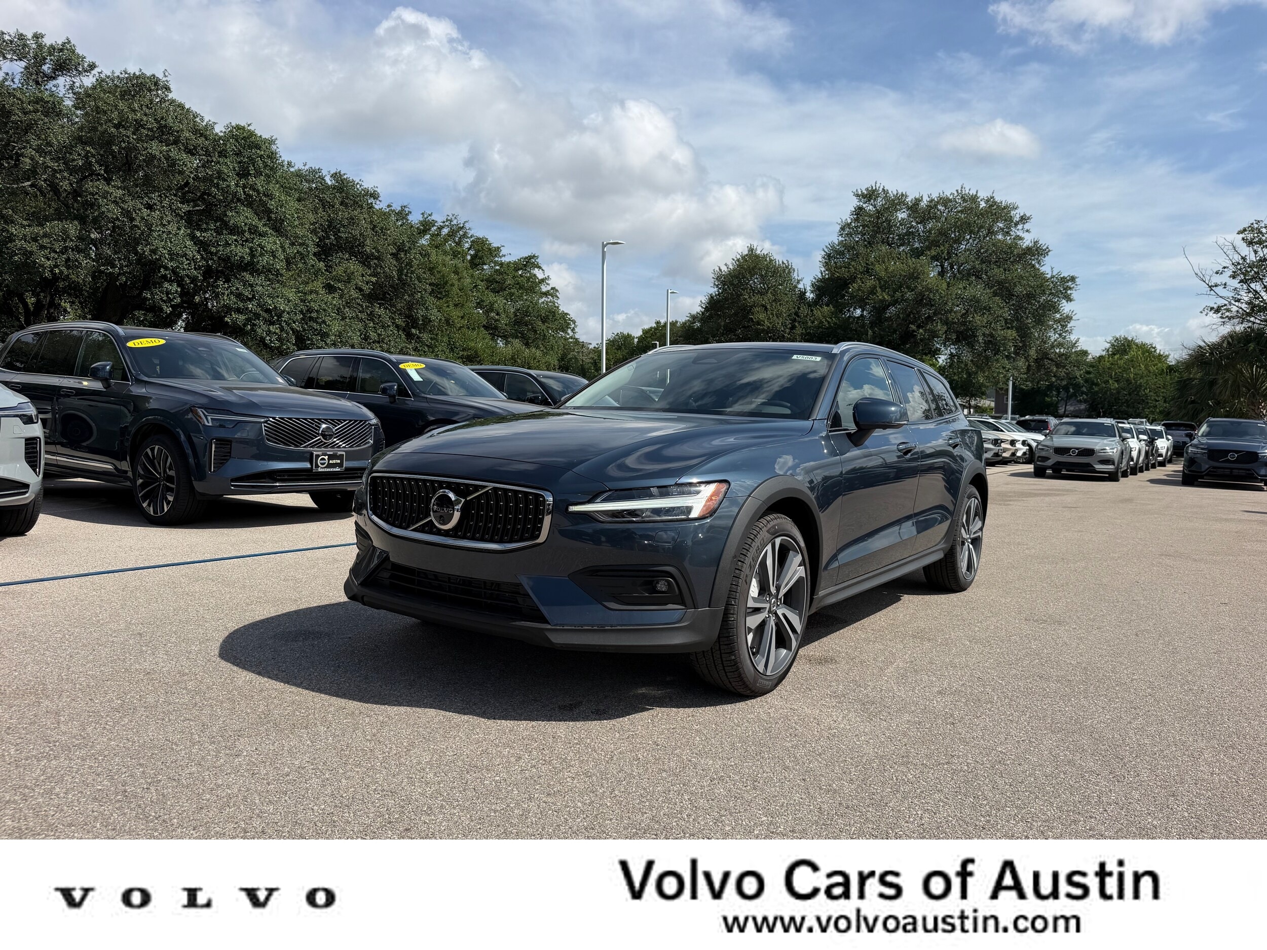 2026 Volvo V60 Cross Country B5 Plus AWD's photo
