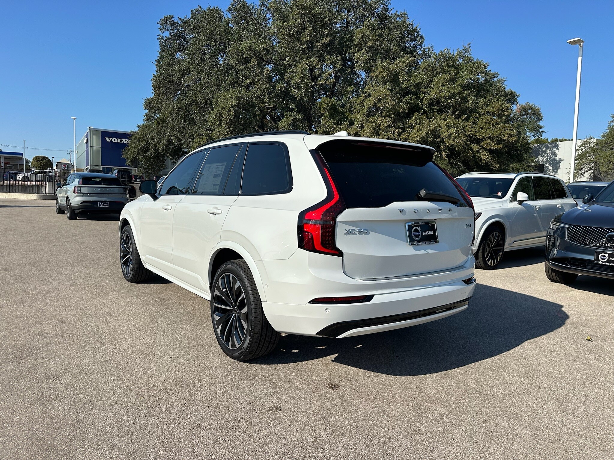 2026 Volvo XC90 AWD photo 2