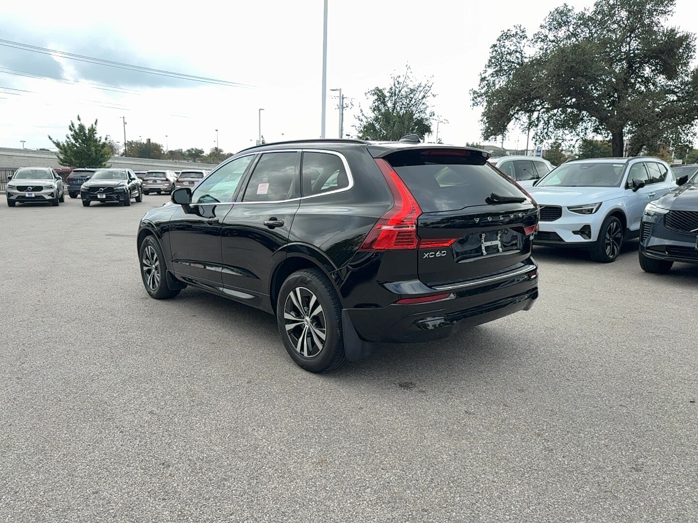 2023 Volvo XC60 B5 Core photo 2