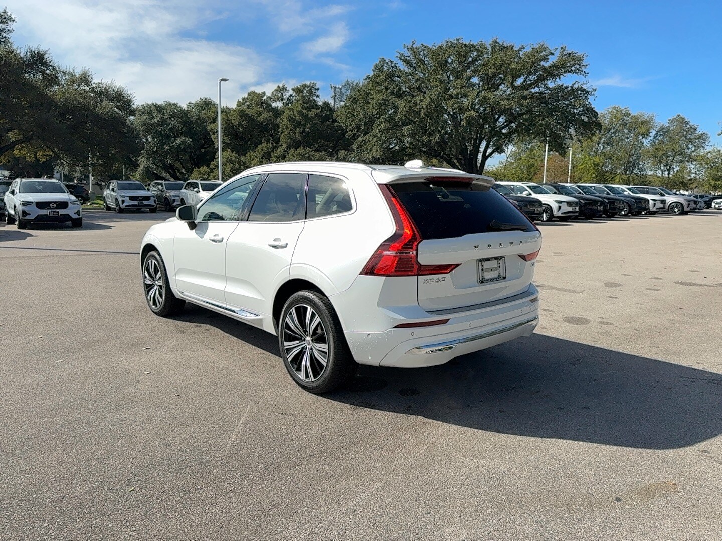 2023 Volvo XC60 B5 Plus photo 4