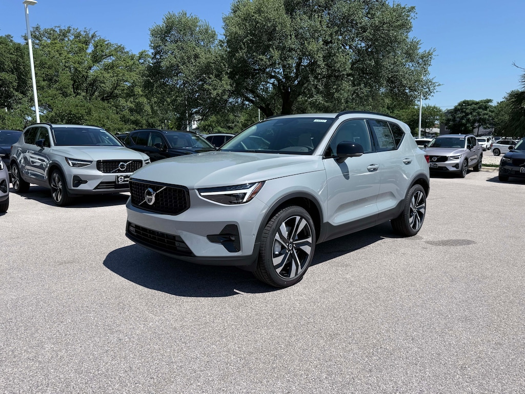 New 2026 Volvo XC40 B5 Plus SUV