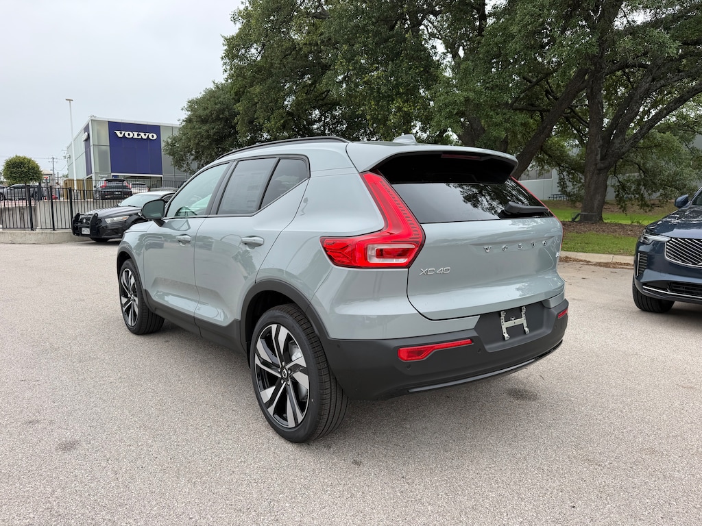 New 2026 Volvo XC40 B5 Ultra SUV
