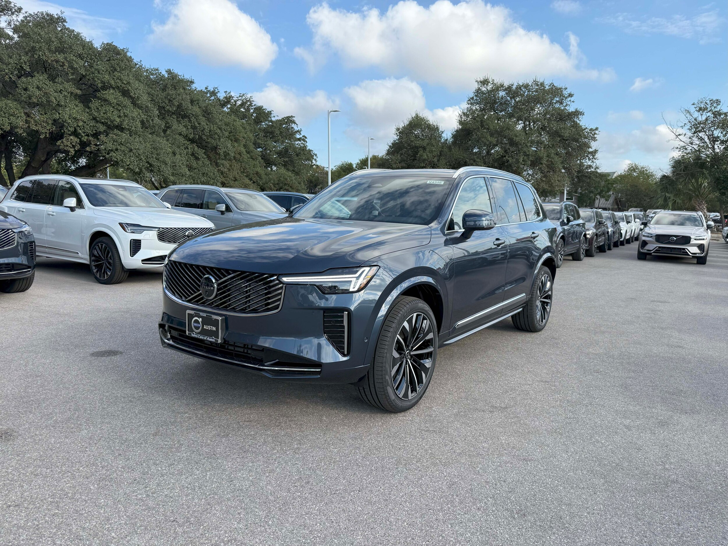 2026 Volvo XC90 Plus photo 2