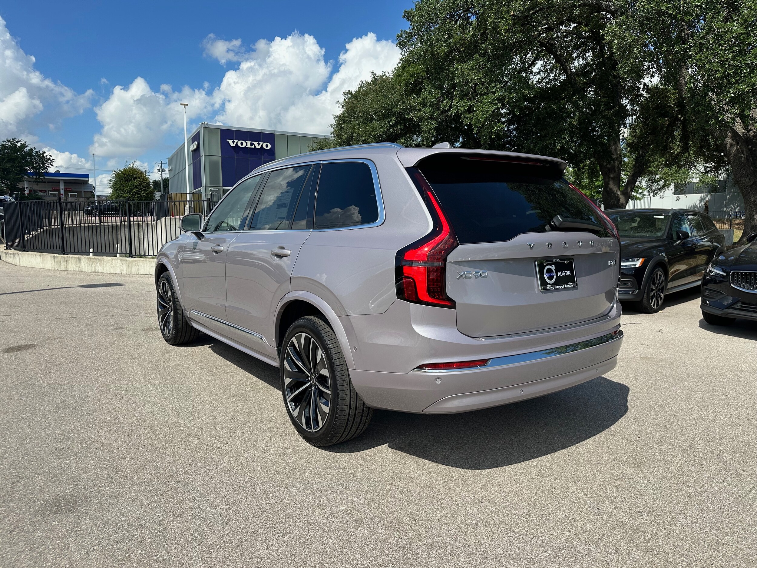 2026 Volvo XC90 Plus photo 2