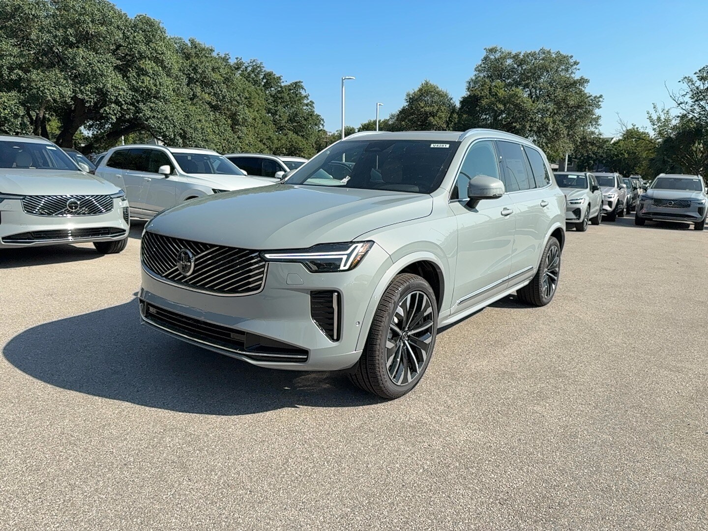 2026 Volvo XC90 Plus photo 2