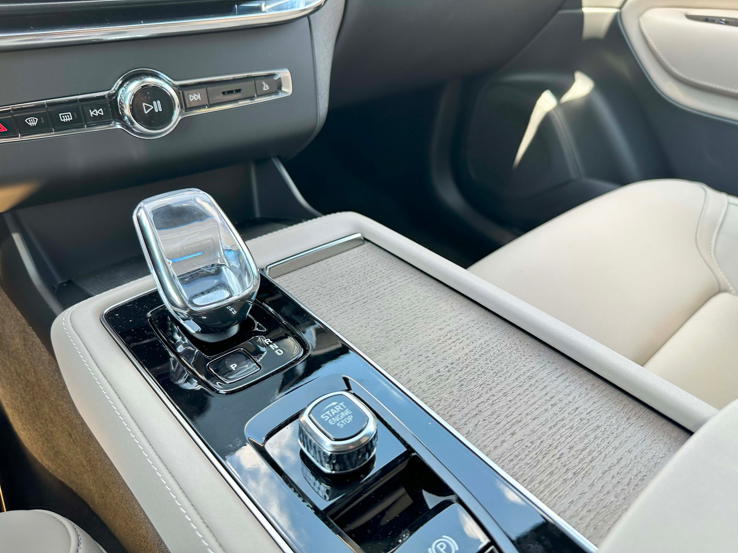2026 Volvo XC90 Plus - Photo 24
