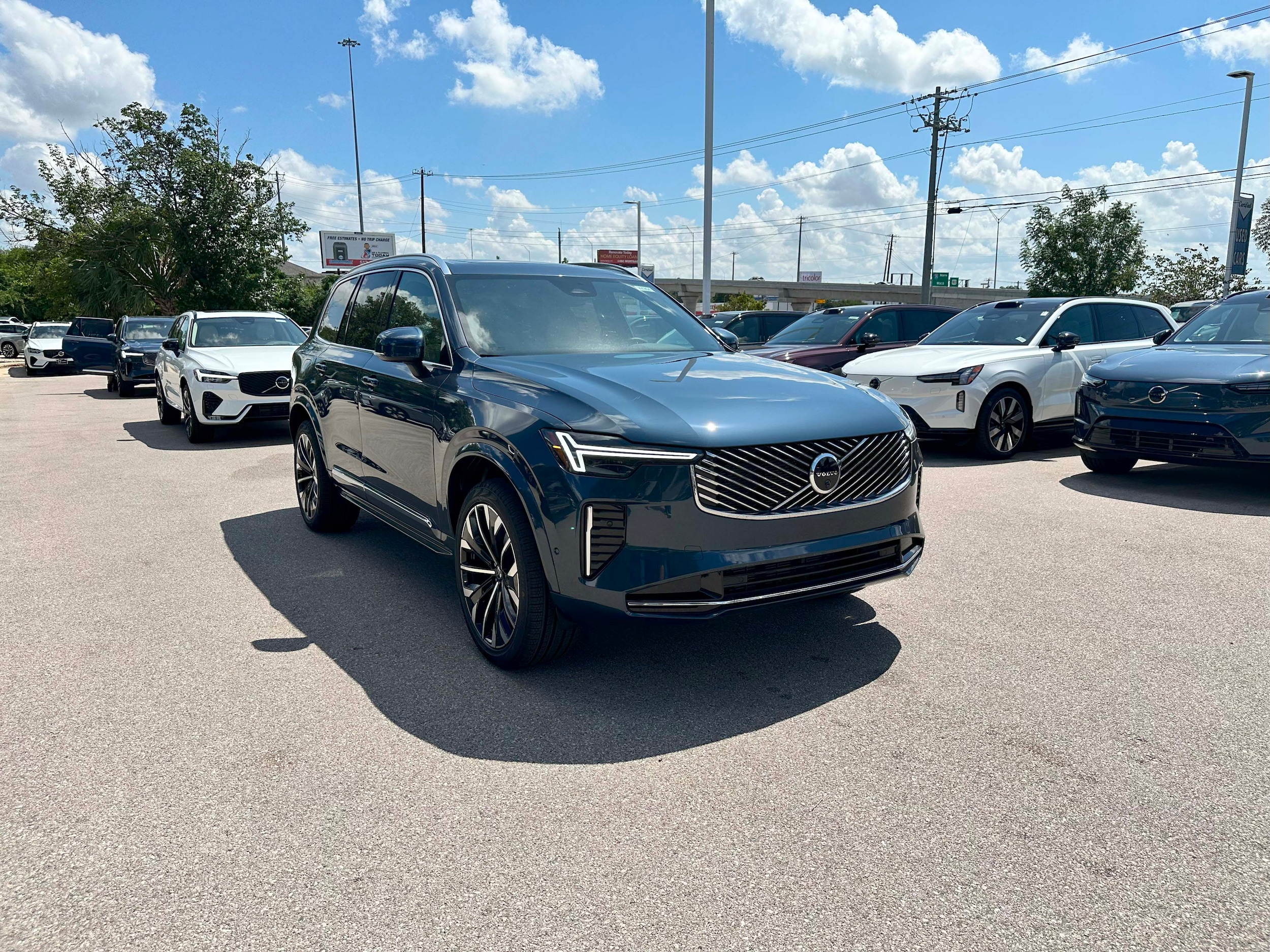 2026 Volvo XC90 Plus - Photo 7