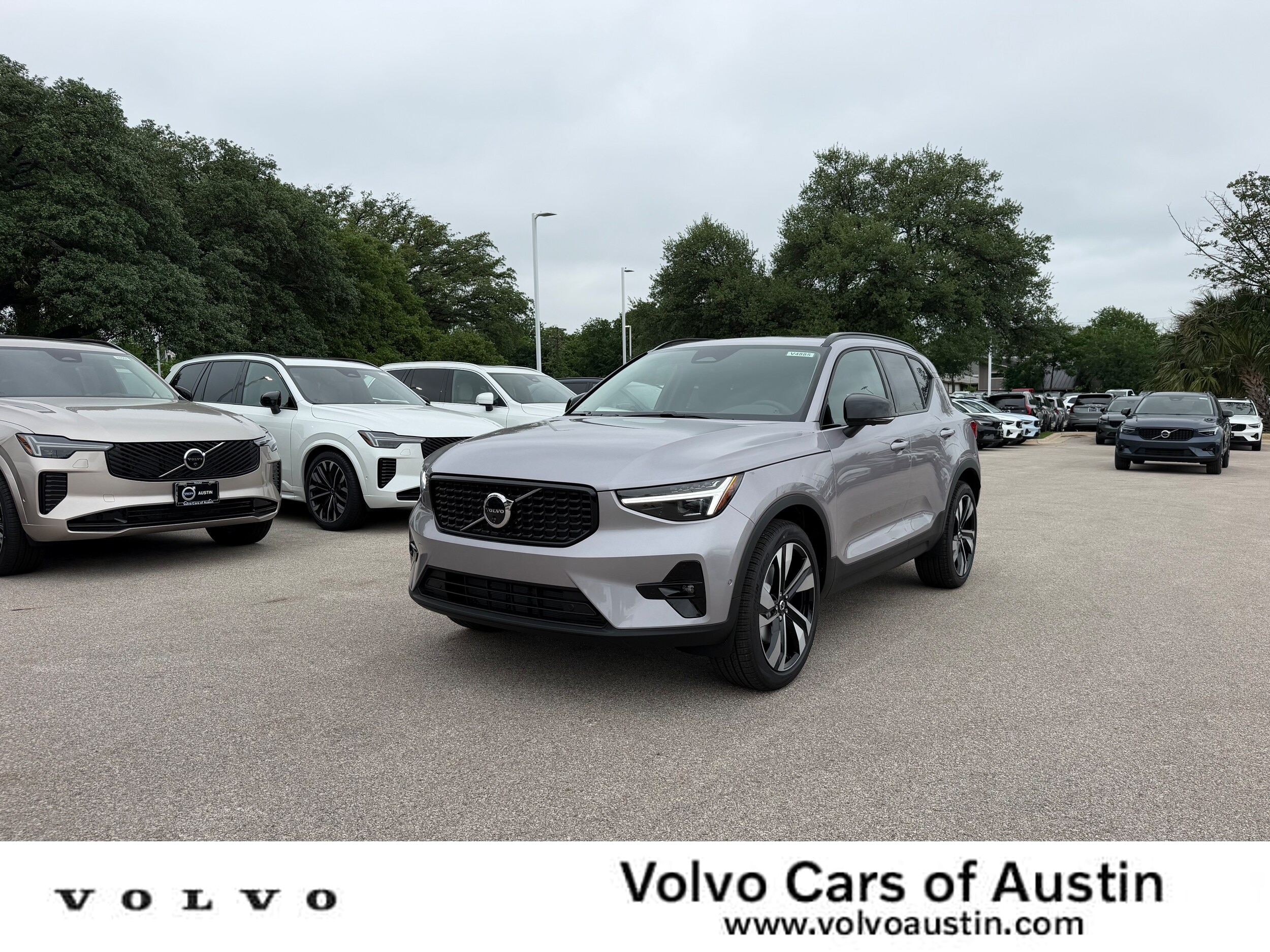 2026 Volvo XC40 B5 Ultra Dark AWD's photo