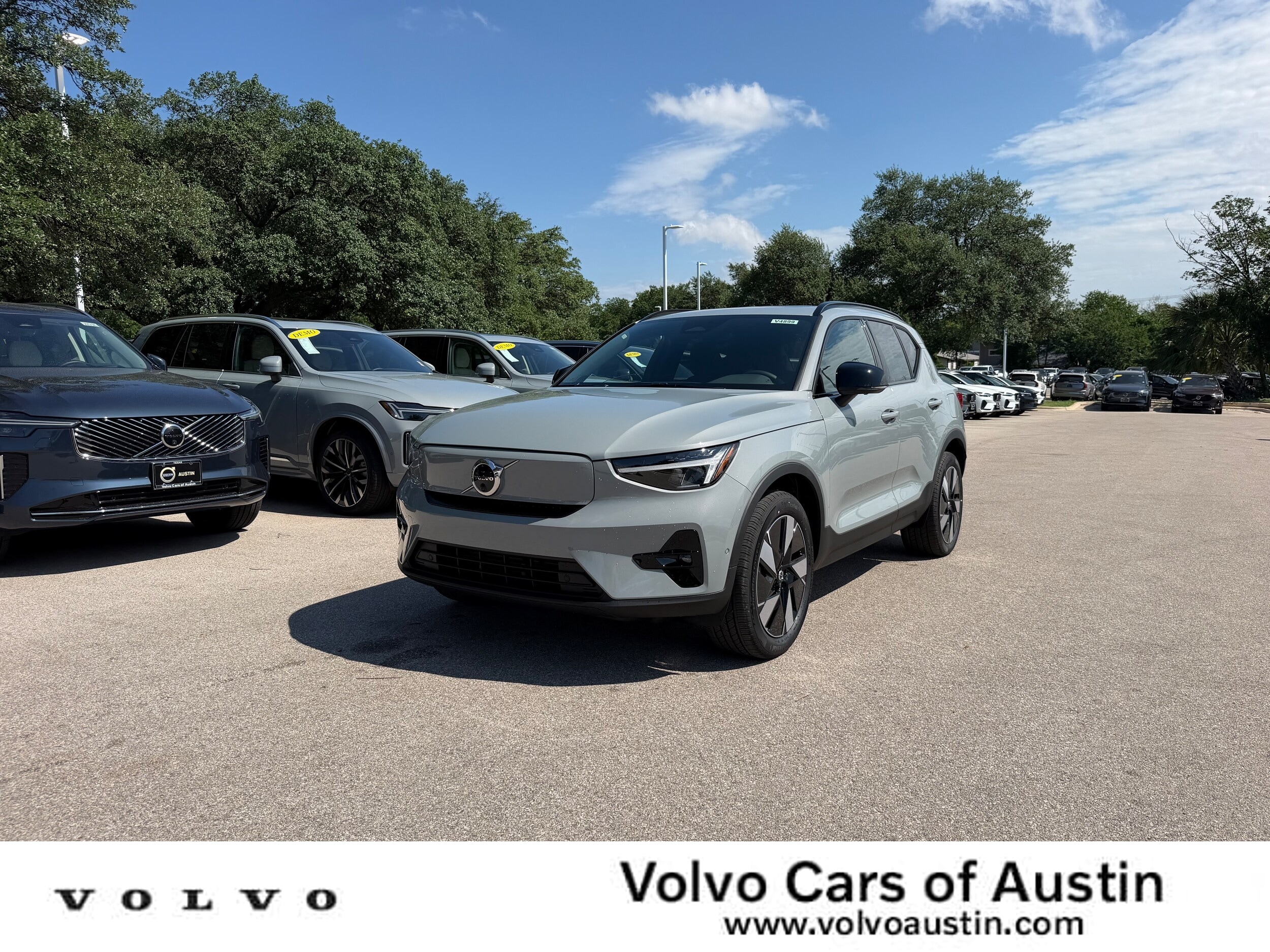 2026 Volvo EX40 Single Motor Extended Range Plus's photo