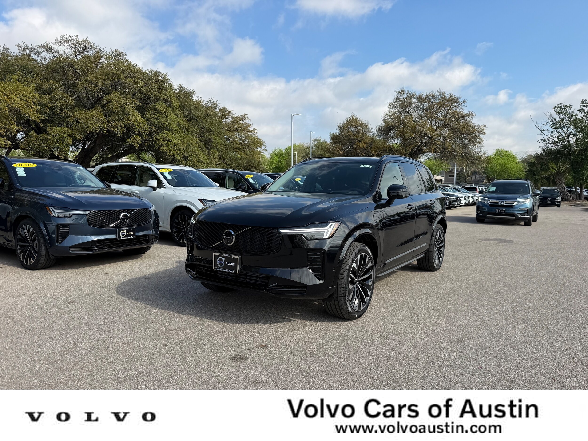 2026 Volvo XC90 T8 Recharge Ultra Dark 4WD's photo
