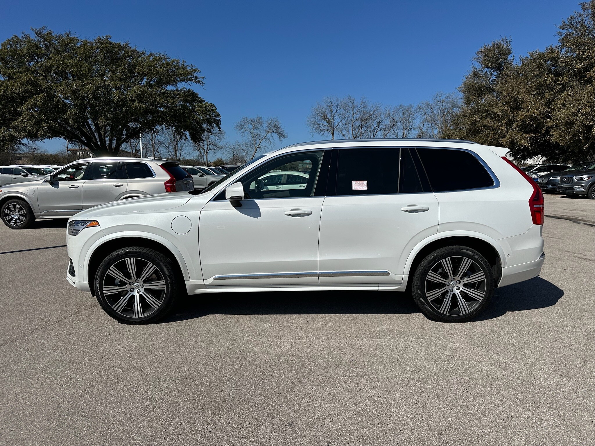 2025 Volvo XC90 T8 photo 3