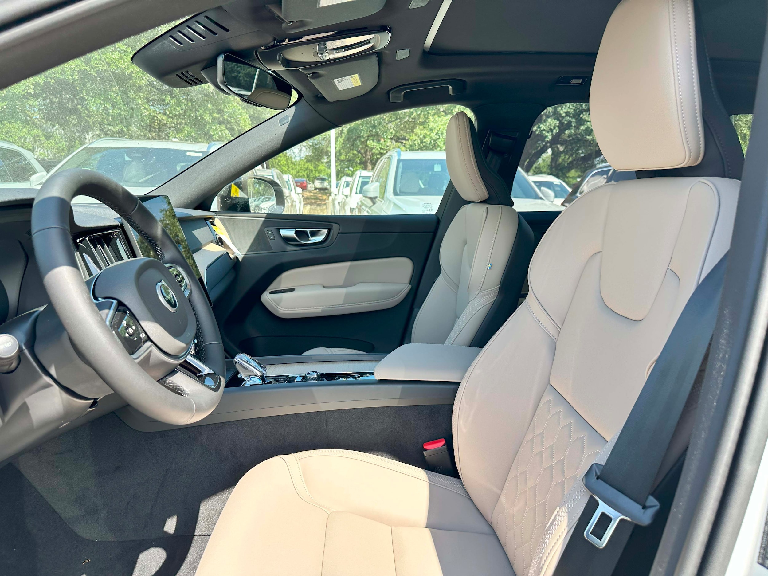 2026 Volvo XC60 Plus - Photo 11
