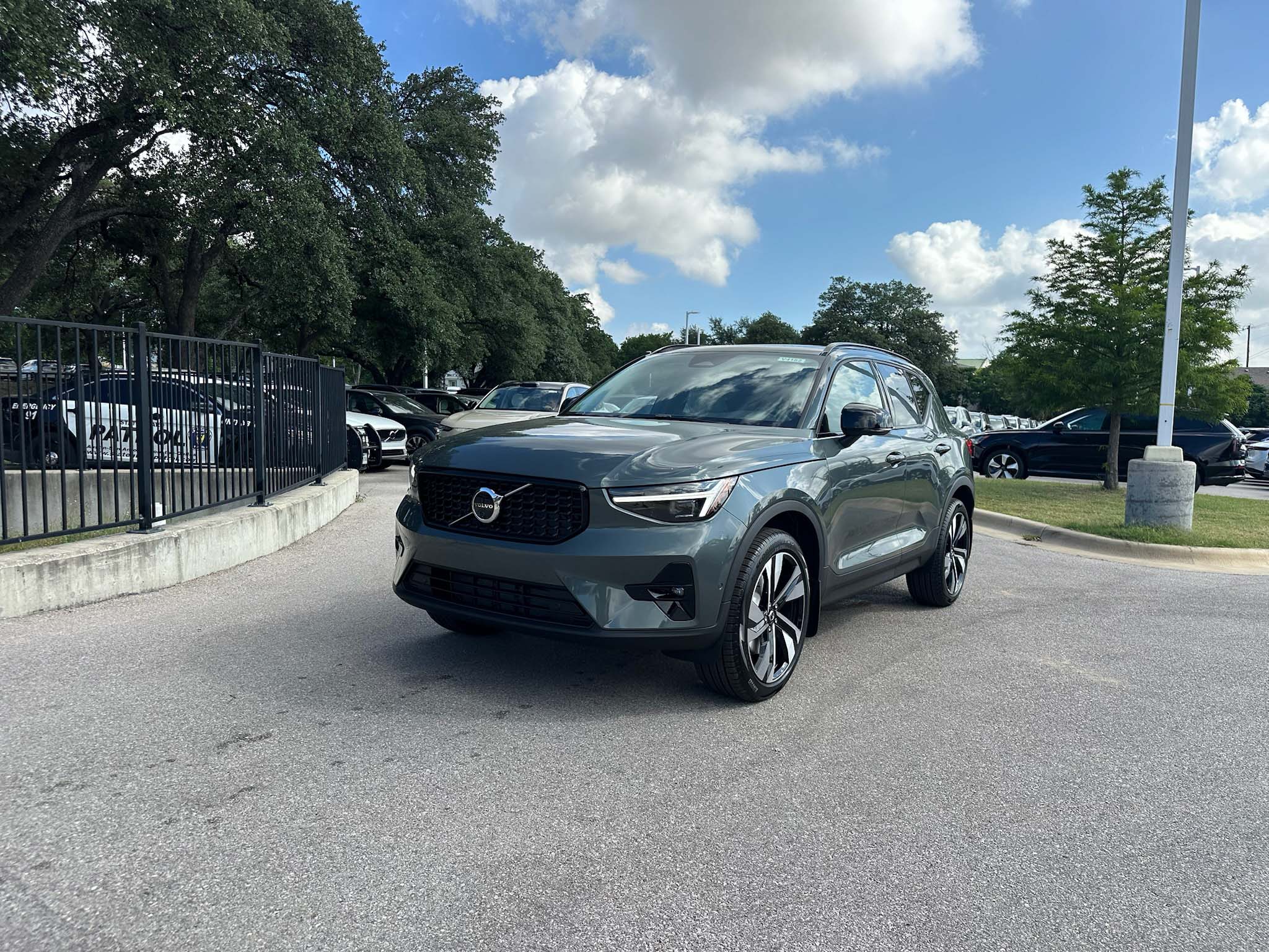 2026 Volvo XC40 AWD photo 2