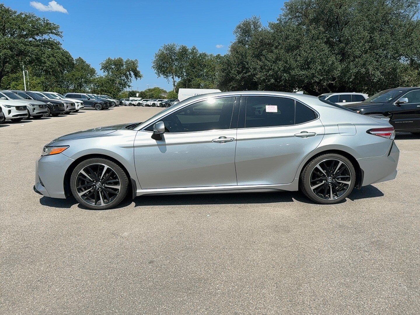 2020 Toyota Camry XSE photo 2