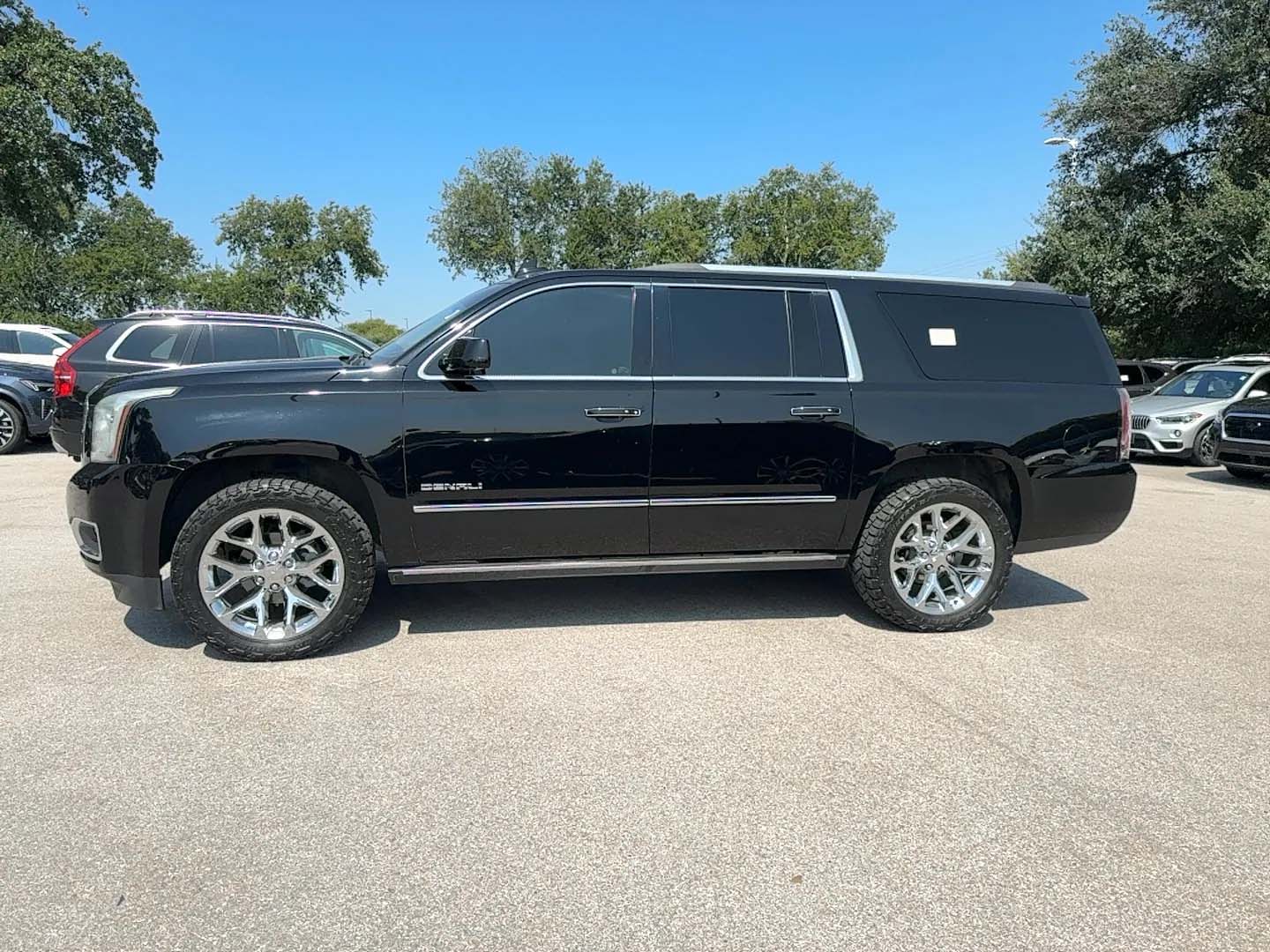 2019 Gmc Yukon XL Denali photo 2