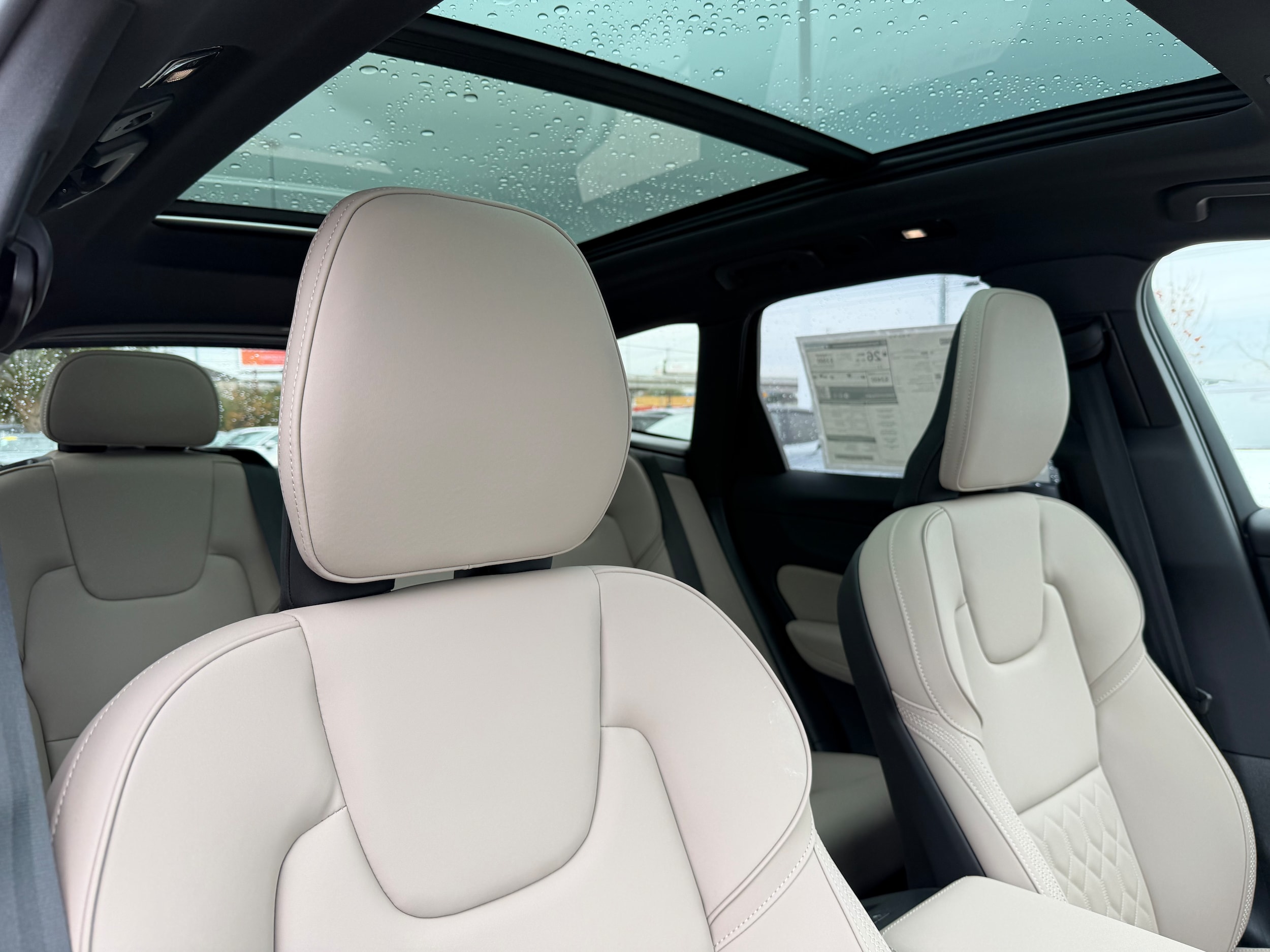 2026 Volvo XC60 Plus - Photo 9