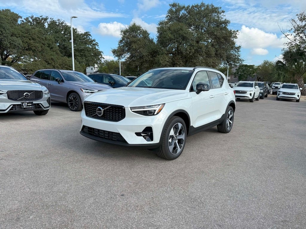 New 2026 Volvo XC40 B5 Plus SUV