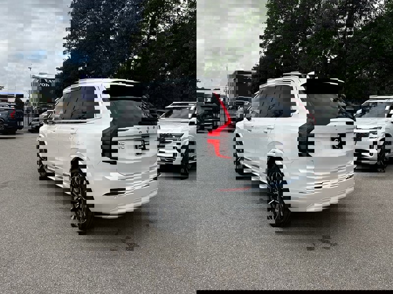 2025 Volvo XC90 T8 Plus photo 4