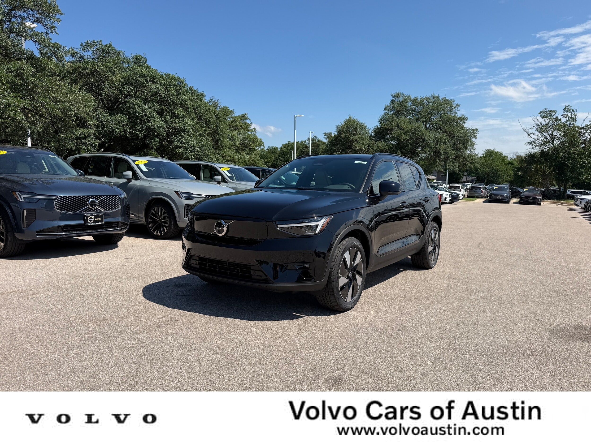 2026 Volvo EX40 Single Motor Extended Range Plus's photo