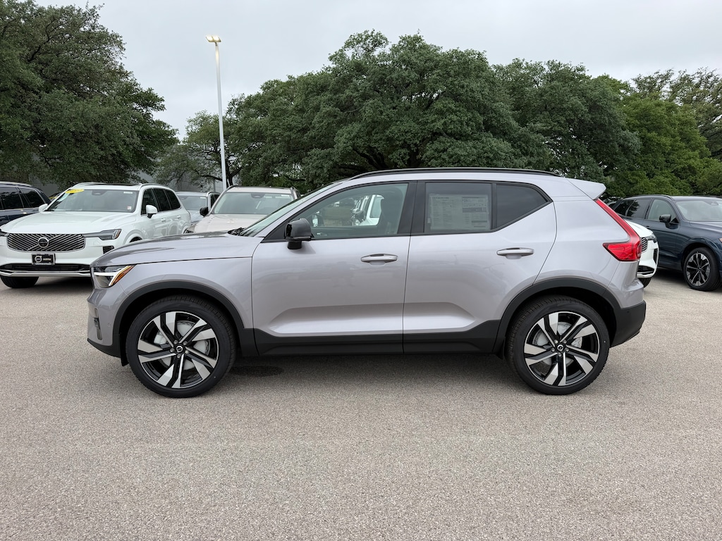 New 2026 Volvo XC40 B5 Ultra SUV