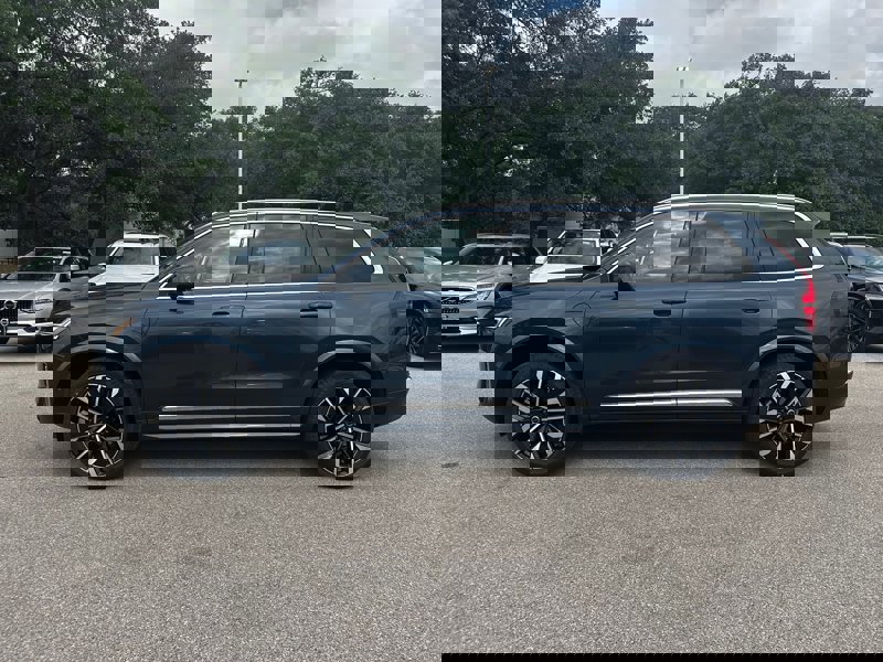 2025 Volvo XC90 T8 Plus photo 3