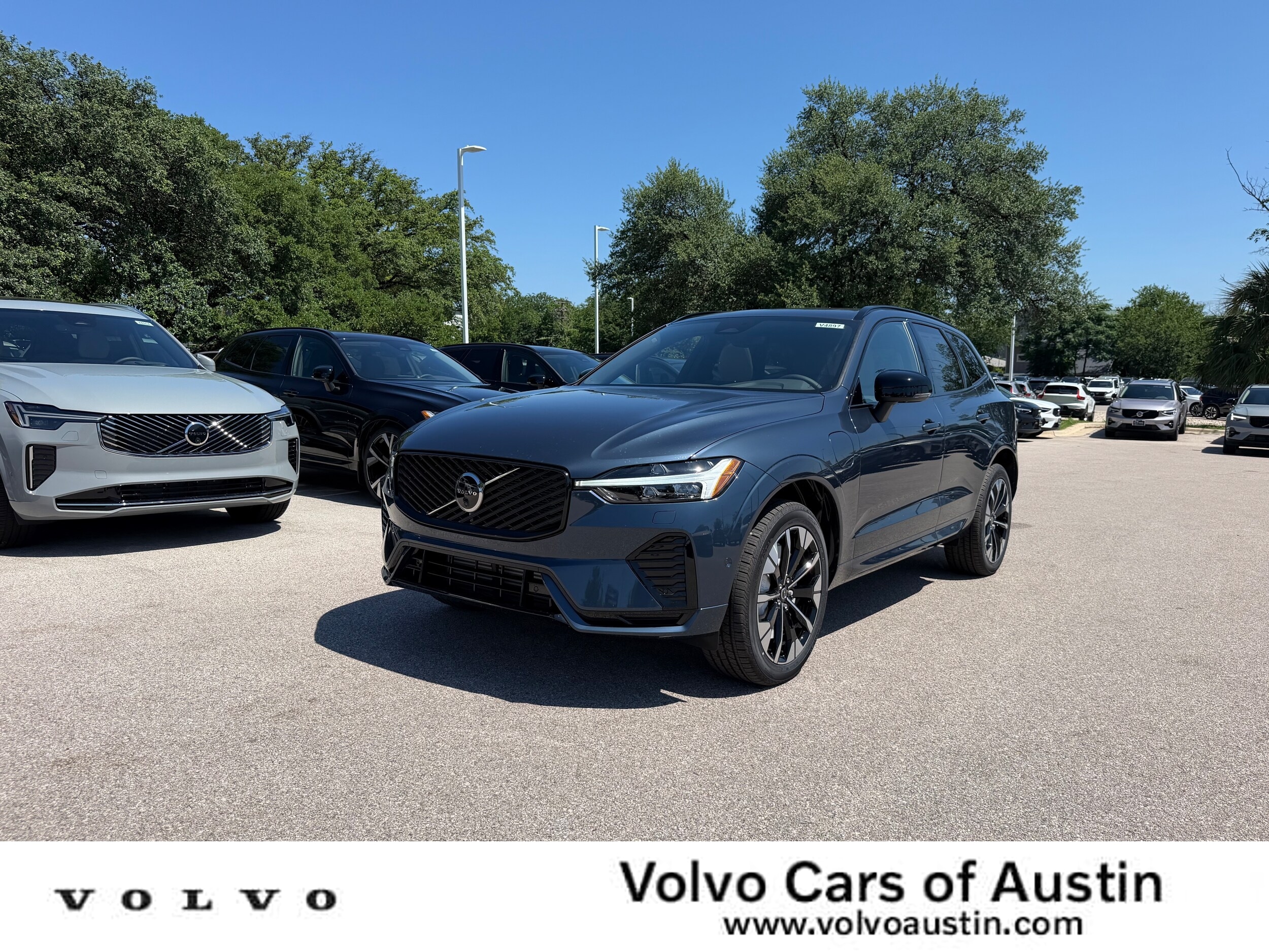 2026 Volvo XC60 T8 Plus Dark AWD's photo