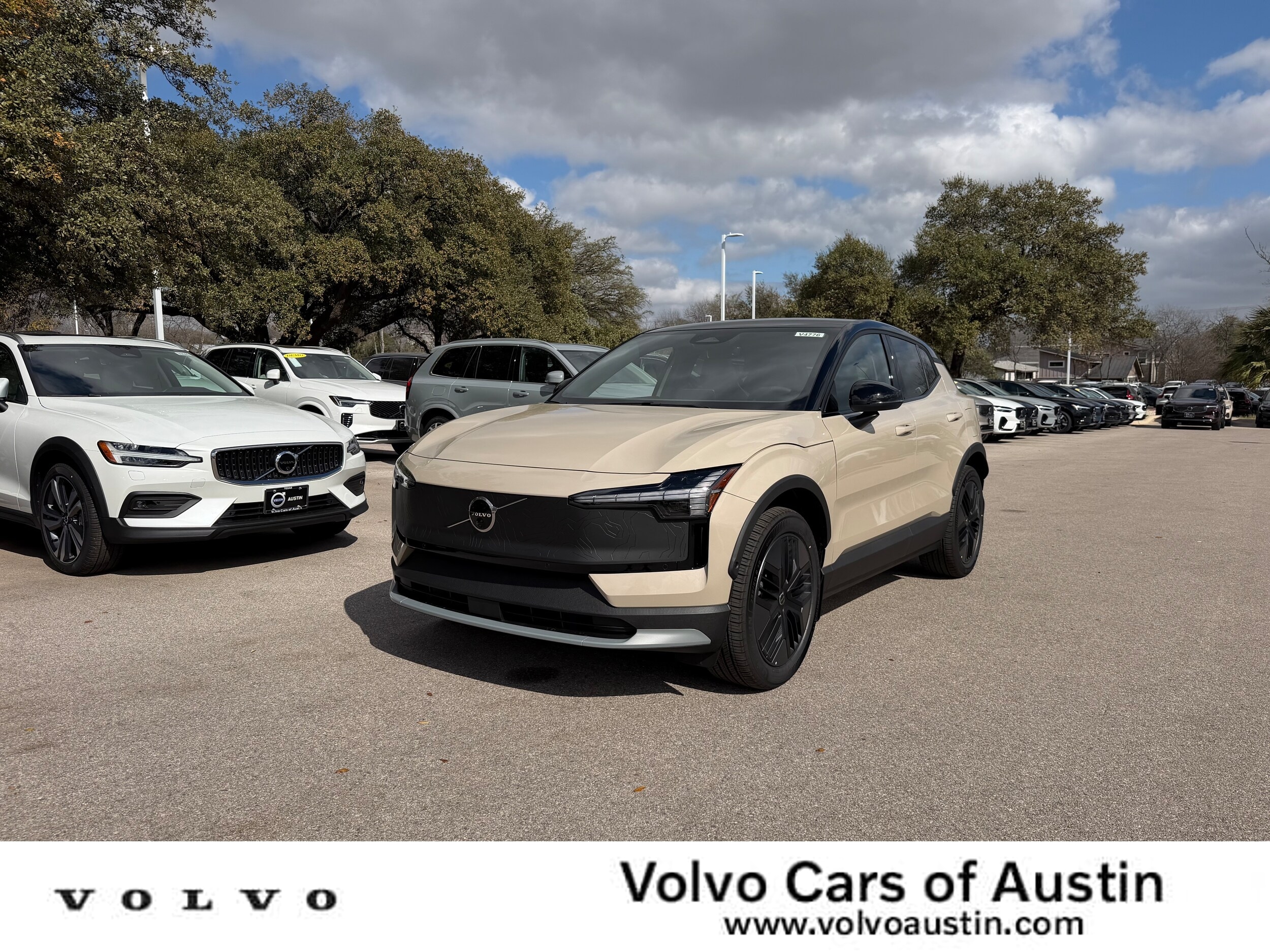 2026 Volvo EX30 Twin Motor Cross Country Ultra's photo