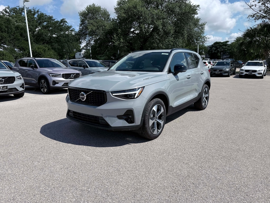New 2026 Volvo XC40 B5 Plus SUV