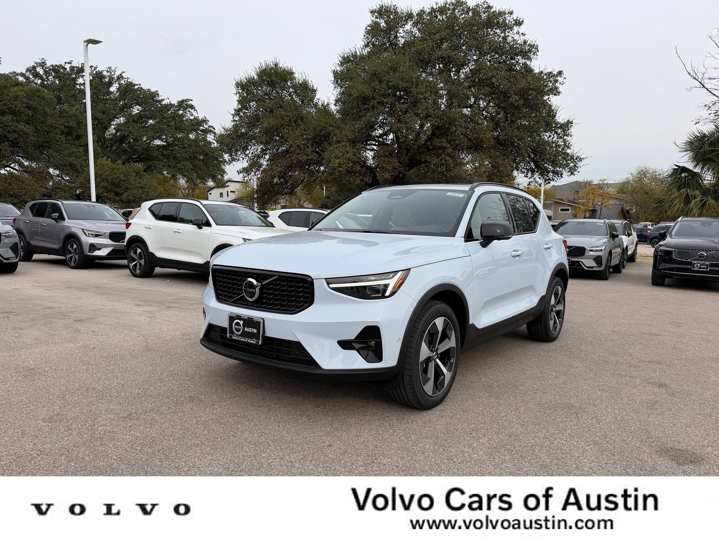 2026 Volvo XC40 SUV 