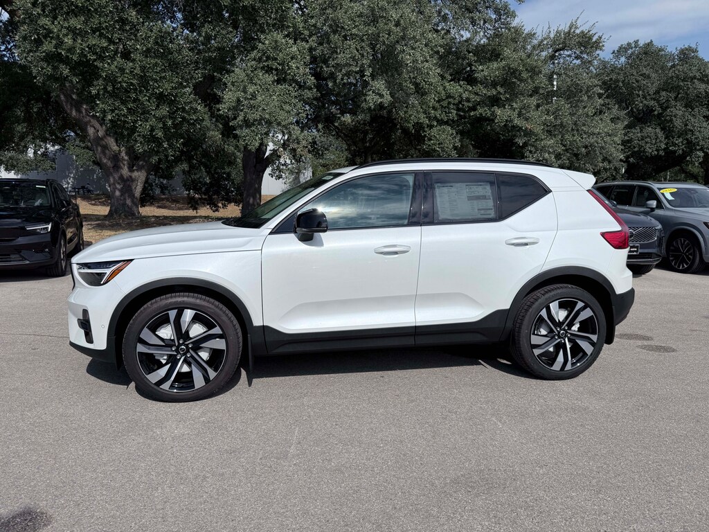 New 2026 Volvo XC40 B5 Ultra SUV