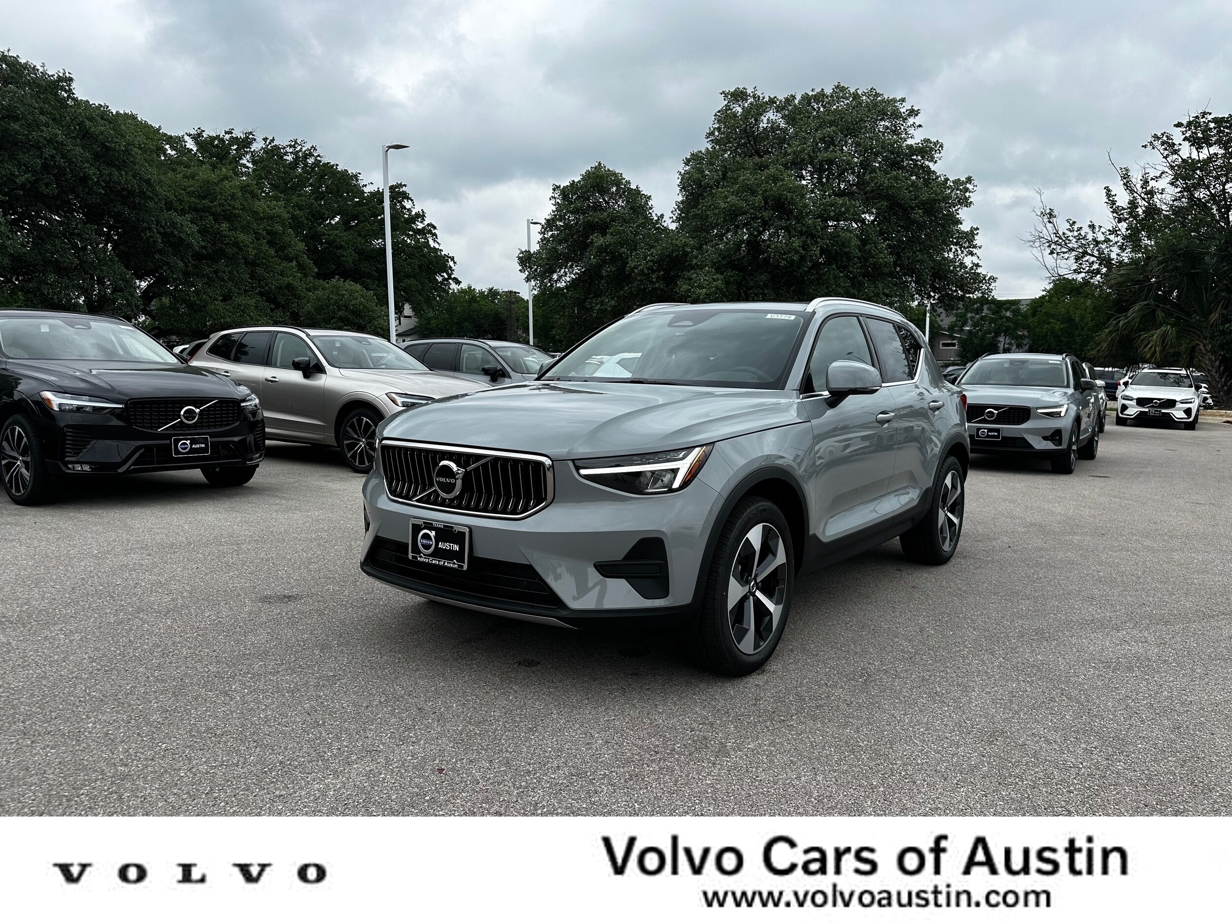 2025 Volvo XC40 SUV 