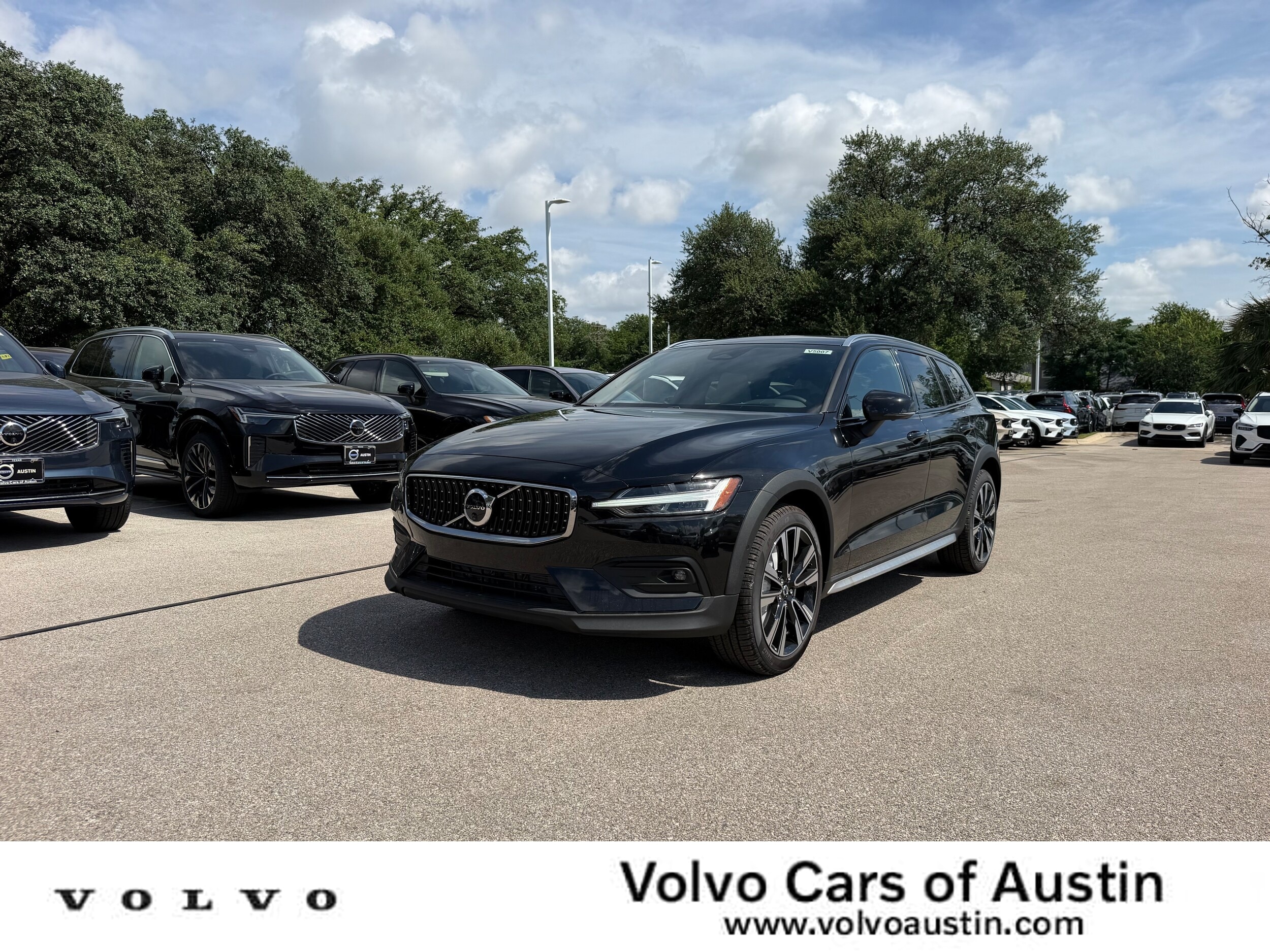 2026 Volvo V60 Cross Country B5 Ultra AWD's photo