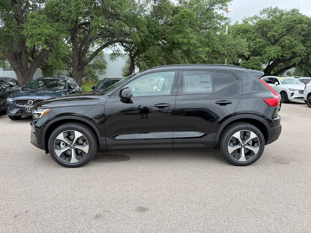 New 2026 Volvo XC40 B5 Plus SUV