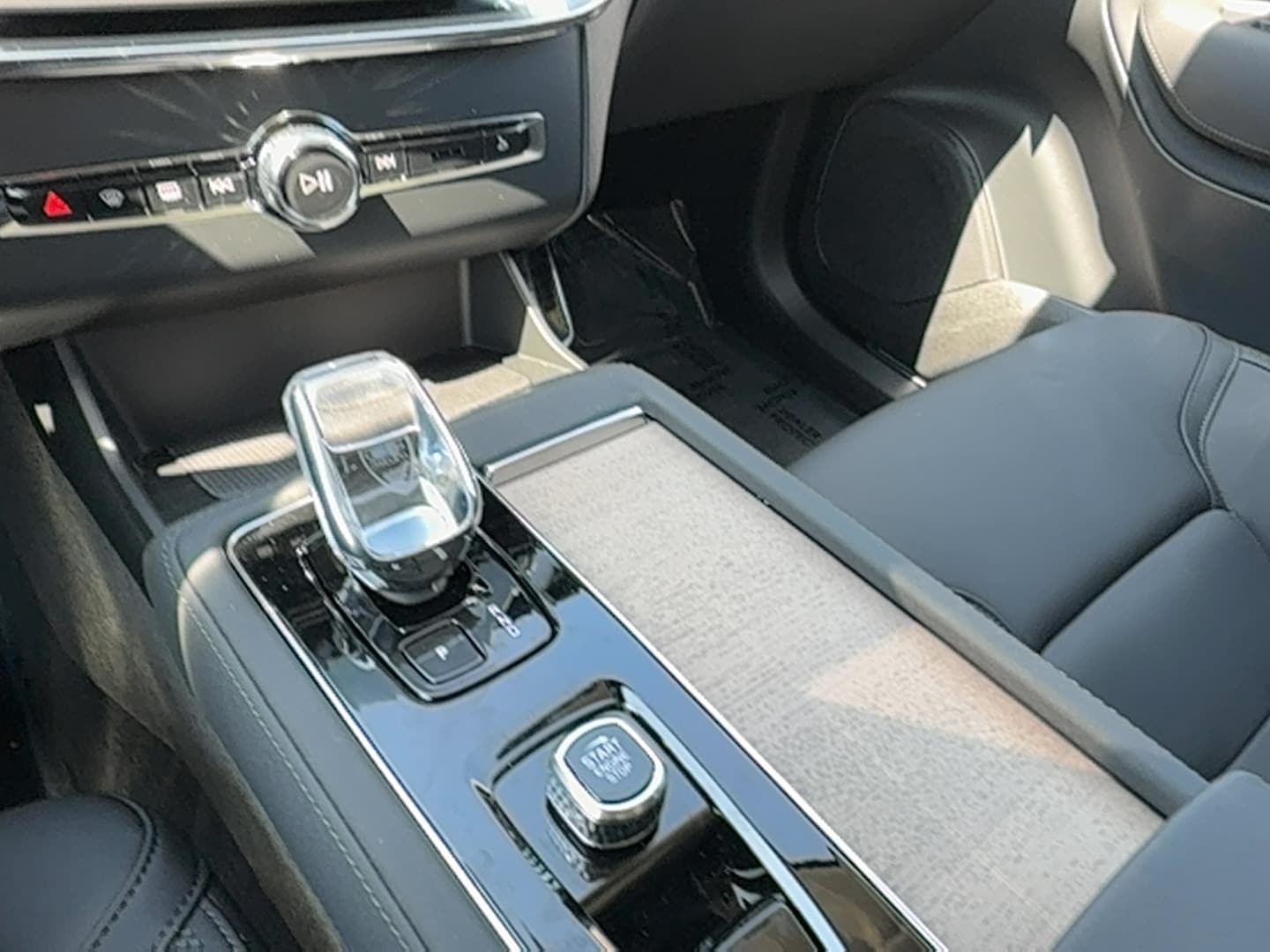 2025 Volvo XC90 Core - Photo 24