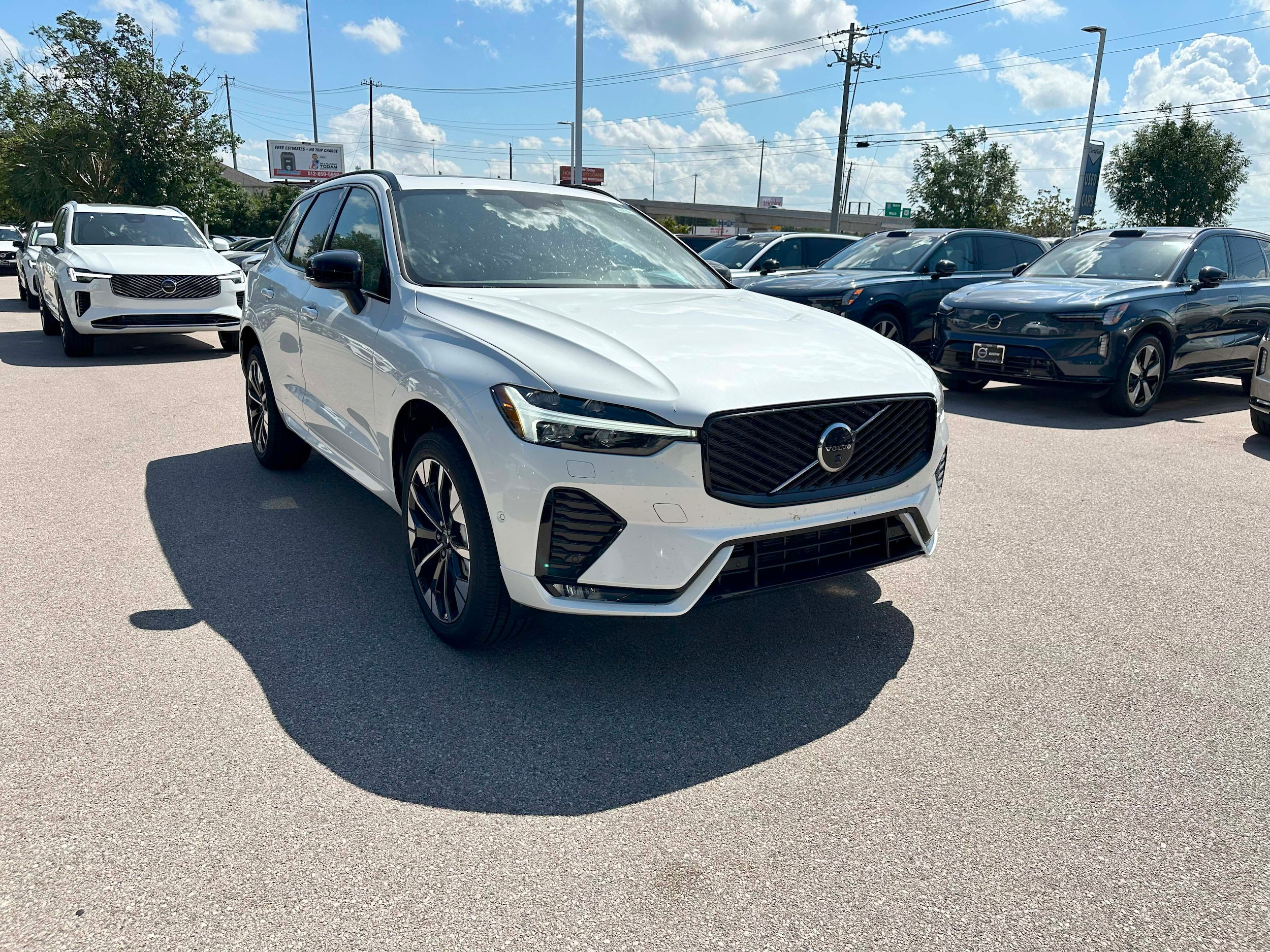 2026 Volvo XC60 Plus - Photo 6