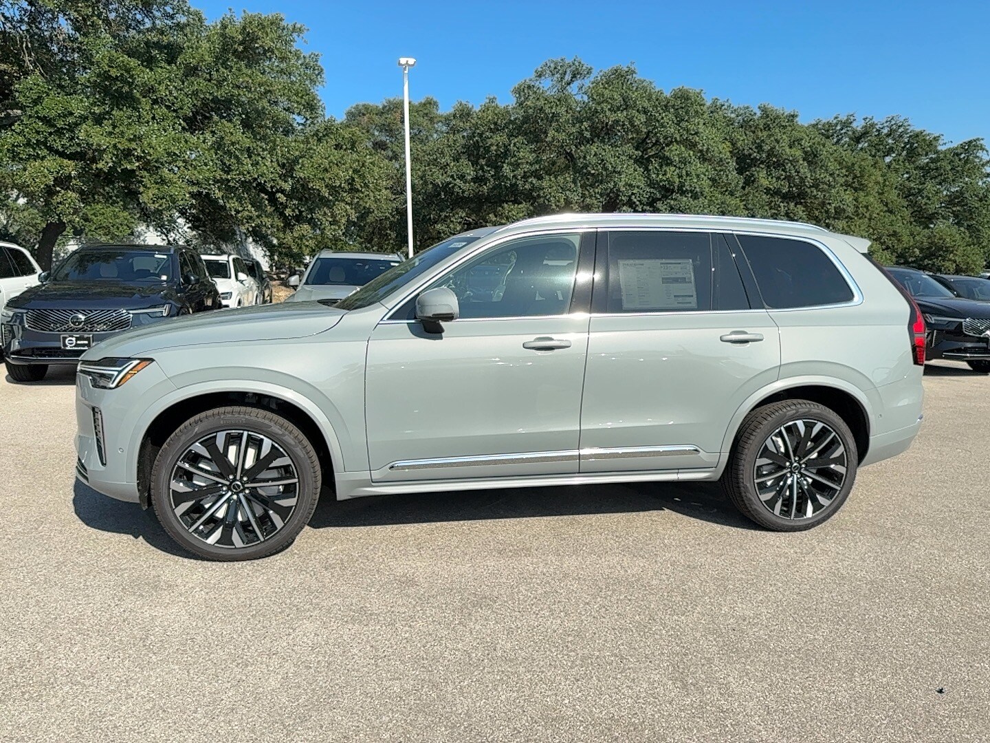 2026 Volvo XC90 Plus photo 3