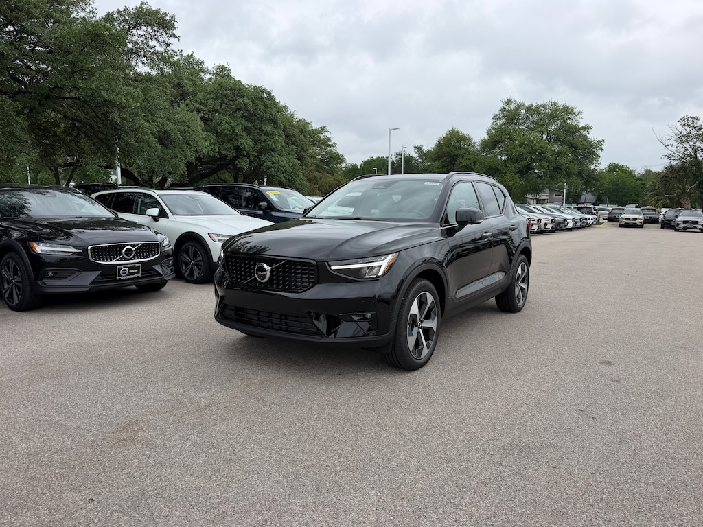 New 2026 Volvo XC40 B5 Plus SUV