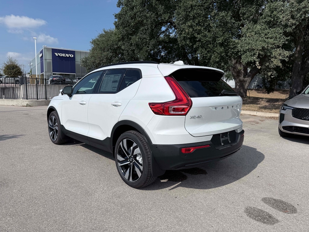 New 2026 Volvo XC40 B5 Ultra SUV