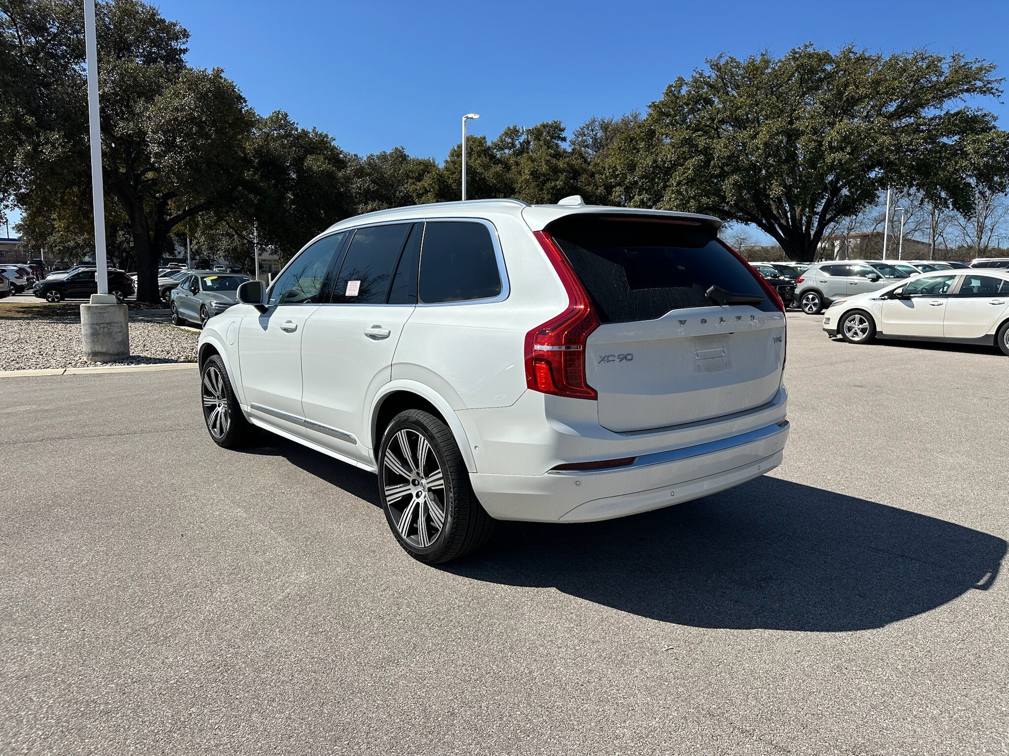 2025 Volvo XC90 T8 photo 4