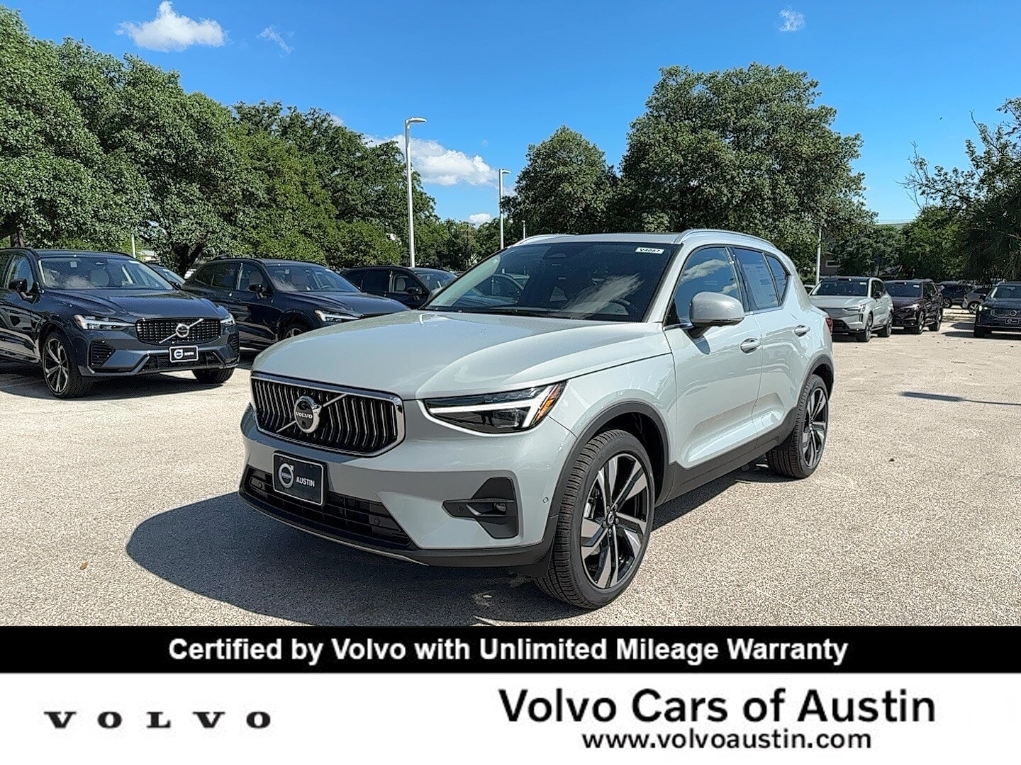 2025 Volvo XC40 SUV 