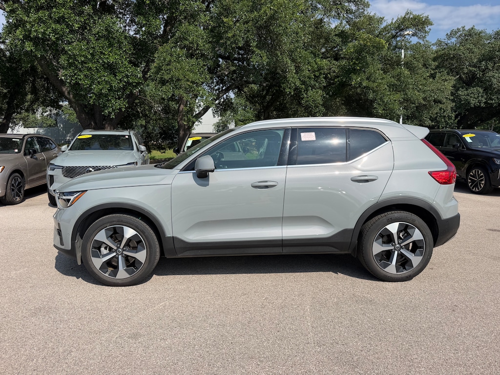 Certified 2025 Volvo XC40 B5 Plus Bright Theme SUV