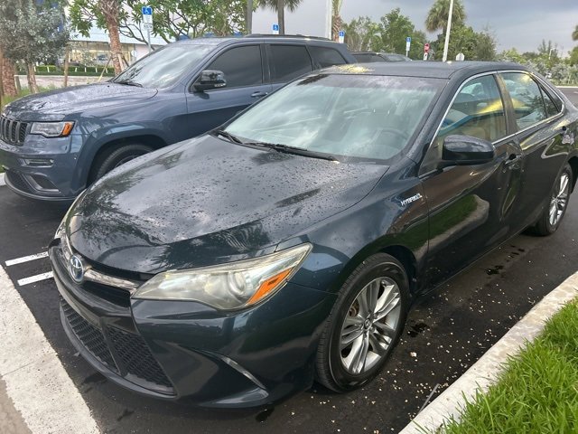 2015 Toyota Camry Hybrid LE photo 2