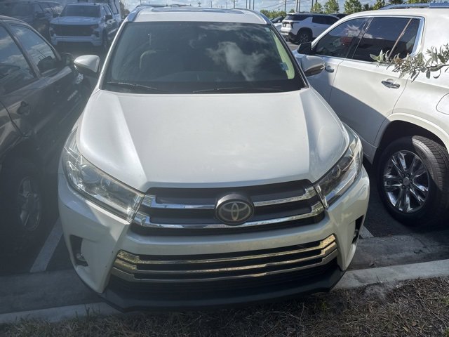 2019 Toyota Highlander Limited Platinum photo 2