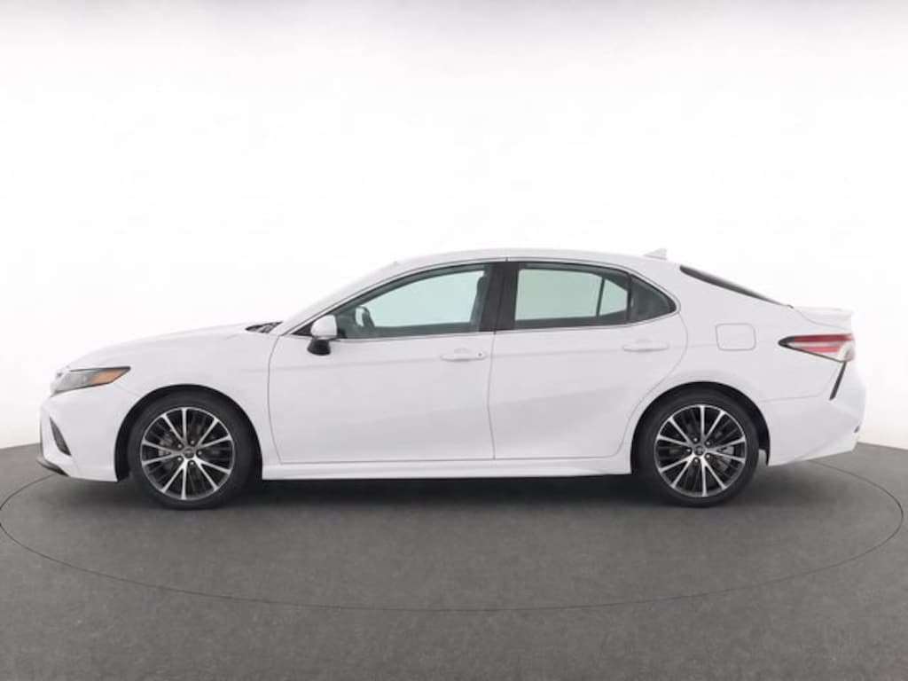 Used 2019 Toyota Camry SE Sedan